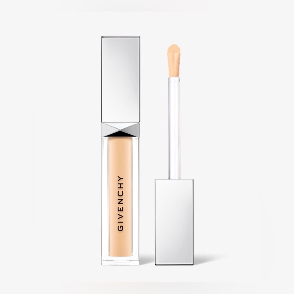 Givenchy Cream Concealer with Doe-Foot Applicator